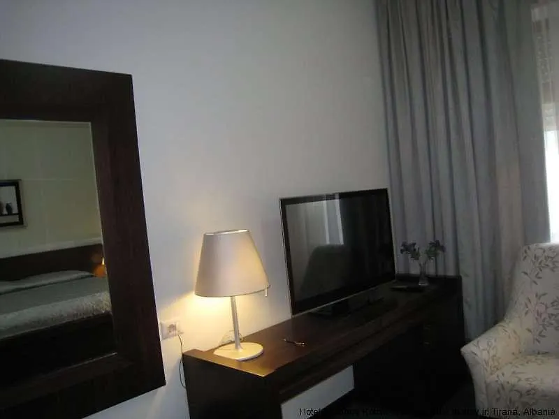 Boutique Hotel Kotoni ティラナ 4*,