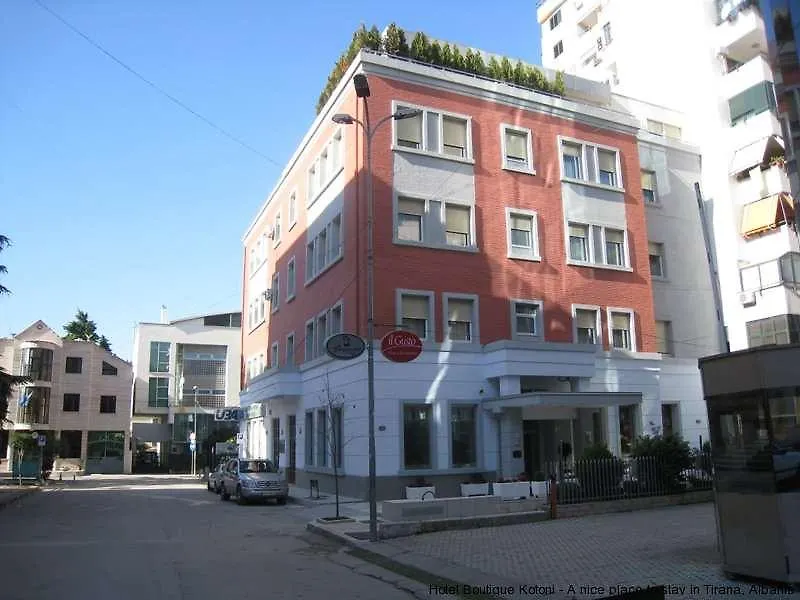 Boutique Hotel Kotoni ティラナ
