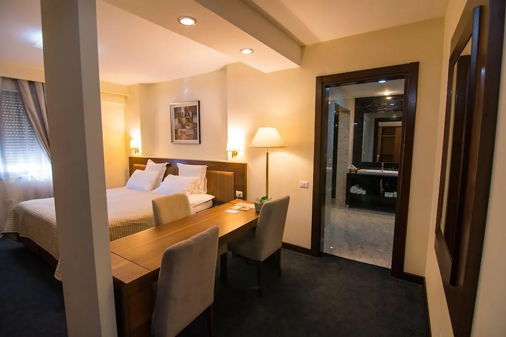 Boutique Hotel Kotoni ティラナ